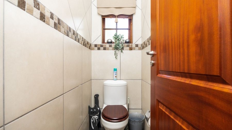5 Bedroom Property for Sale in Protea Park North West